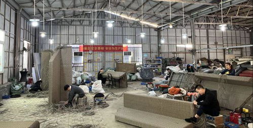 户外家具工厂开工繁忙而充满活力，户外大屏点亮产业新篇章